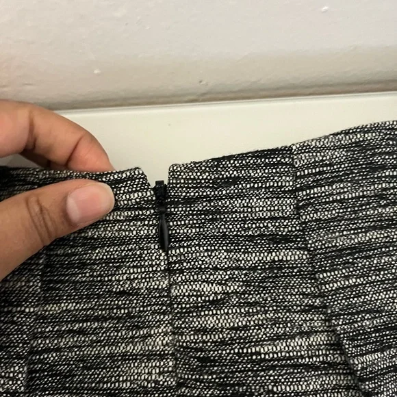 Madewell Gray Textured Pleated Skirt - Classic Women's Skirt - Picture 6 of 8